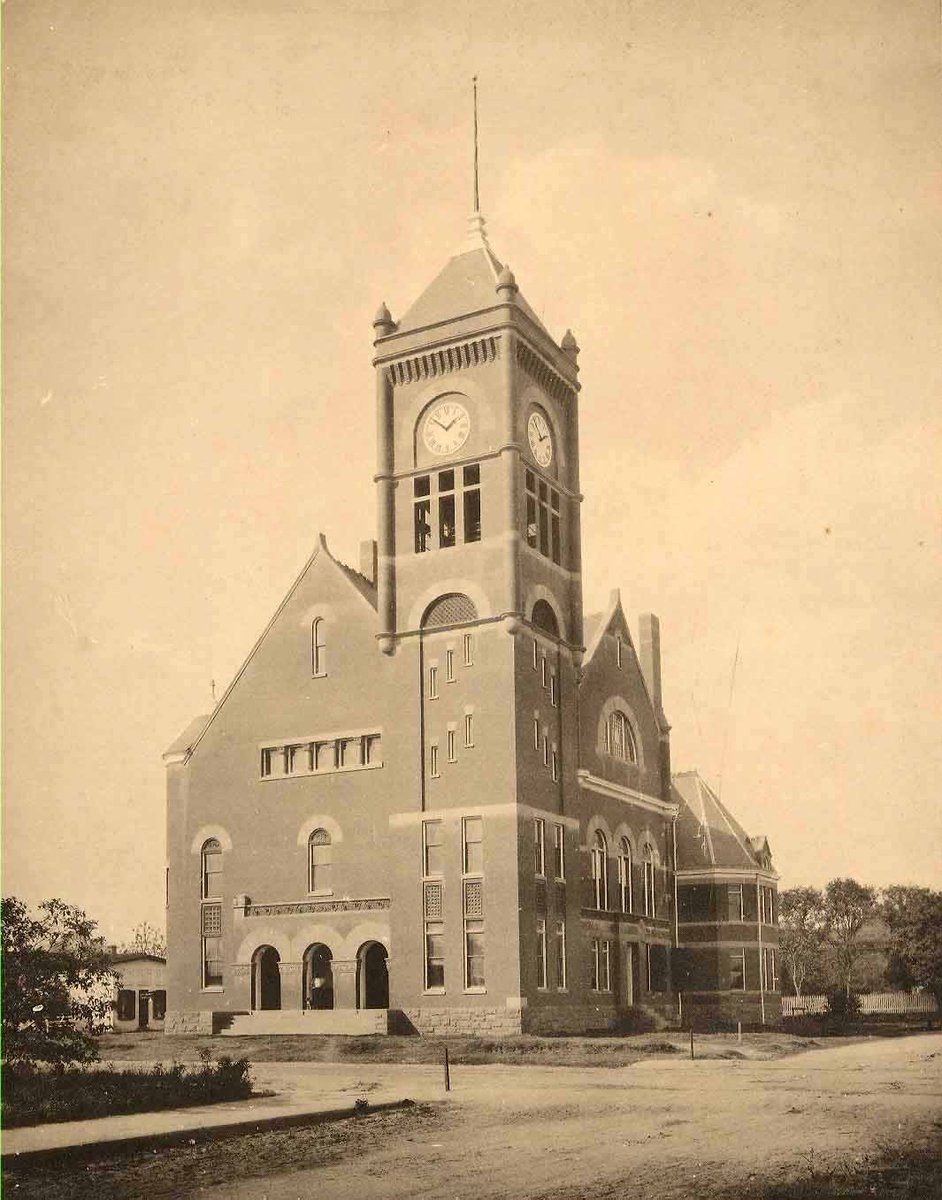 HistoryCenterFL's tweet photo. The Orange County Regional History Center traces its origins to a small historical exhibit installed in 1942 at the 1892 Orange County Courthouse (torn down in the '50s). That display sparked a broader mission to preserve and share Central Florida’s continually unfolding story. https://t.co/4w2grao8Gw