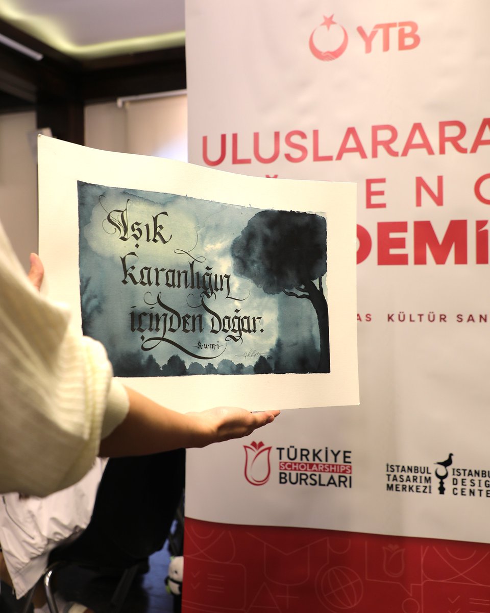 itmakademi's tweet photo. Uluslararası Öğrenci Akademisi Sanat İhtisas Atölyeleri  

İstanbul Tasarım Merkezi’nde, @yurtdisiturkler'in desteğiyle yürütülen Uluslararası Öğrenci Akademisi Sanat İhtisas Atölyeleri kapsamında “Onur Yıldırımer ile Kaligrafi Atölyesi (İleri Seviye)” tamamlandı. https://t.co/94AUOvIWjo