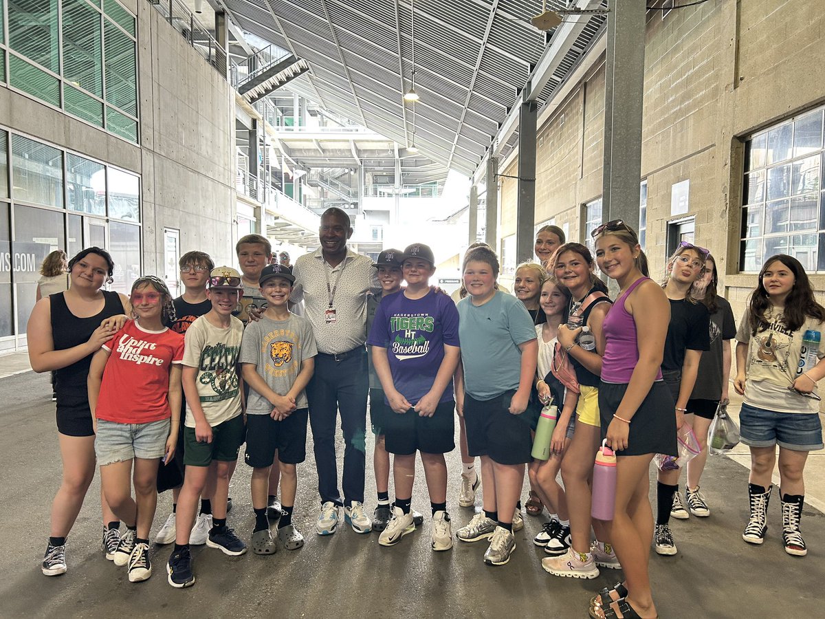 coachCB60's tweet photo. Hagerstown 6th Grade Field Trip to @IMS and #Indy500 practice. Thanks @ACwishtv and @Hinchtown for talking and taking pictures with the kids! 3 more days of school! https://t.co/s6QVo052GL