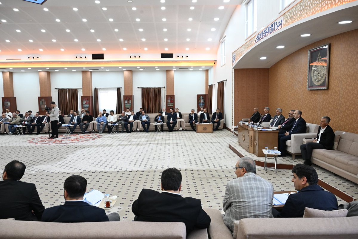 TCkahramanmaras's tweet photo. Valimiz Mükerrem Ünlüer, 64. Hükümet Kültür ve Turizm Bakanı Mahir Ünal, protokol üyeleri ve STK temsilcilerinin katılımıyla “Eğitime Destek Platformu” toplantısı düzenlendi.

Toplantıda eğitim alanındaki çalışmalar, öğrencilerin akademik ve sosyal gelişimine yönelik destekler ile kurumlar arası iş birliği ele alındı.