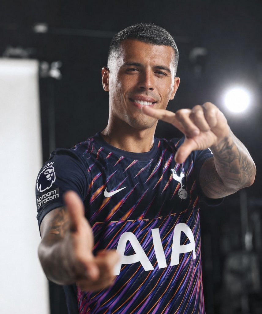 GaryRWard's tweet photo. Tottenham's new away kit.

#THFC #SPURS #COYS #TOTTENHAM https://t.co/a3y1S4bR5p