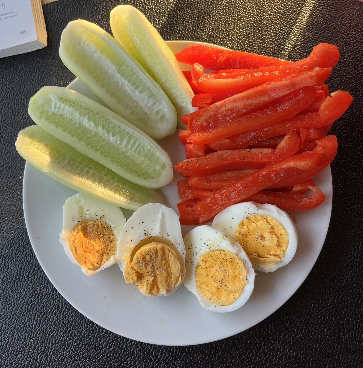 niyarexic's tweet photo. eggs w veggies for dinner ⭐️ https://t.co/jzRiVcd6EO