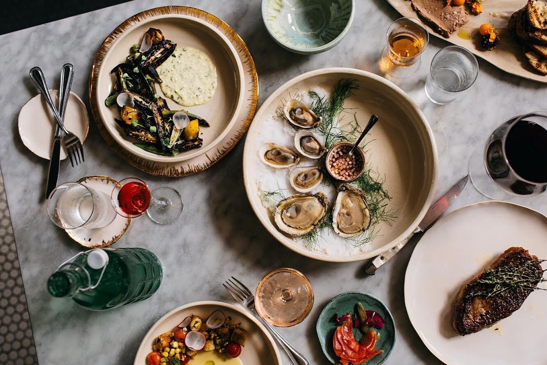 TNVacation's tweet photo. Dinner and a show. The blueprint for a perfect Chattanooga date night. 💕

📍Easy Bistro
📸 anniehanksceramics
📍Tivoli Theatre
📸 Tivoli Theatre / jeredscott https://t.co/UzAmM5zwdw