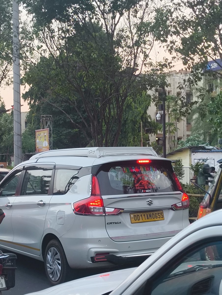 chaotic_echo19's tweet photo. Today around 5:30 PM while returning from KIMS Hospital, on the stretch between Xavier Square and Jaydev Vihar, a speeding MS Ertiga was driving recklessly, constant honking, flashing lights, and nearly hit me. It was clear that the driver inside was drunk and was in no sense. https://t.co/m4ONQxIiGB