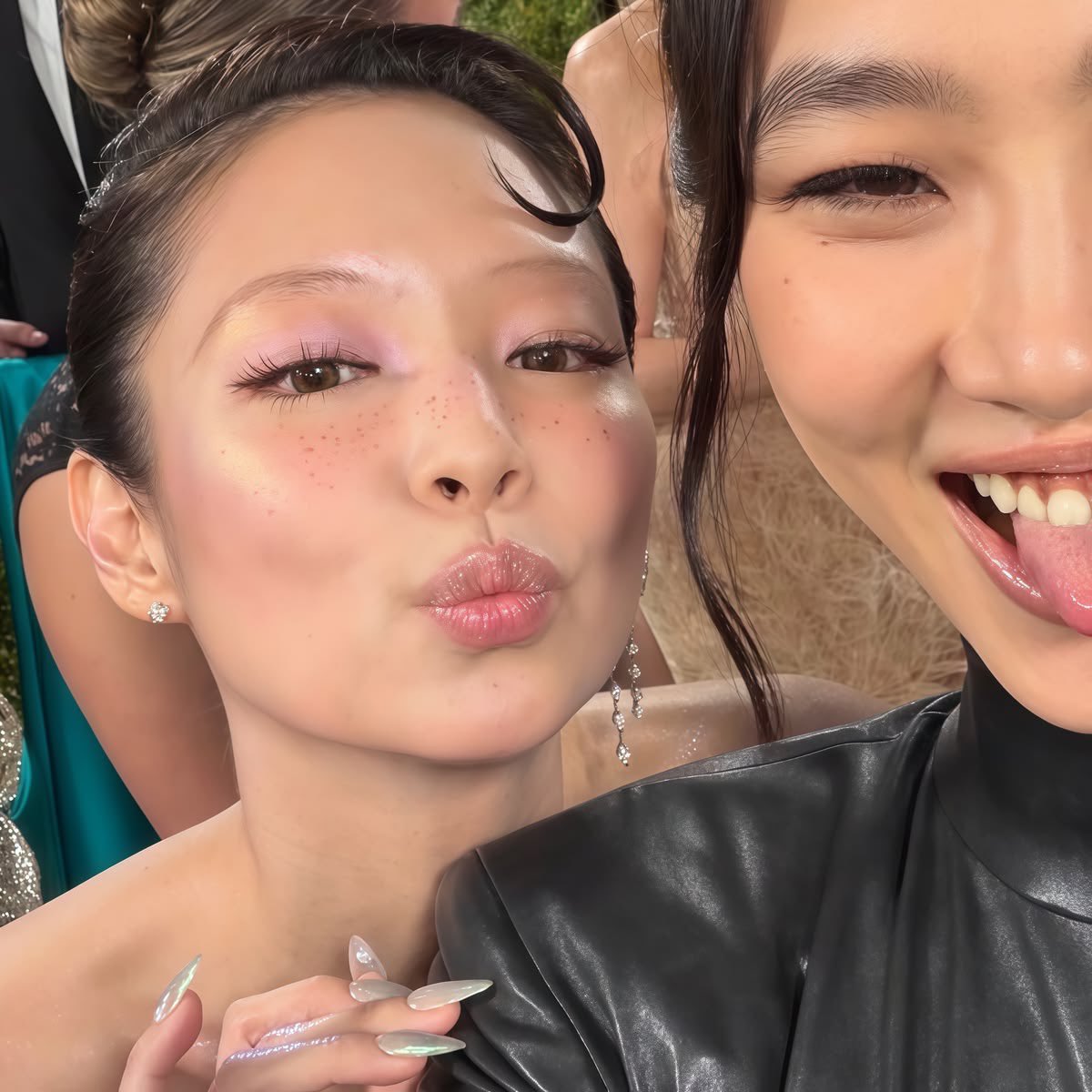 jennie praise tweet media