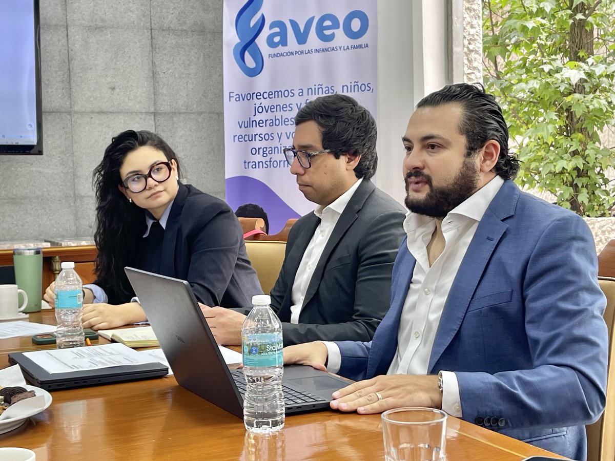 fundacionfaveo's tweet photo. Gracias Alfonso Alfaro, Ana Paola Horta, Román Gutiérrez, Silvia Ema Roldán, Tamara Bueno de @Kuri_Brena_, por su apoyo pro bono y la capacitación brindada a nuestro equipo.

Su compromiso fortalece nuestra cultura de transparencia y responsabilidad institucional. 

#SomosFaveo https://t.co/dS6zE9ei6M