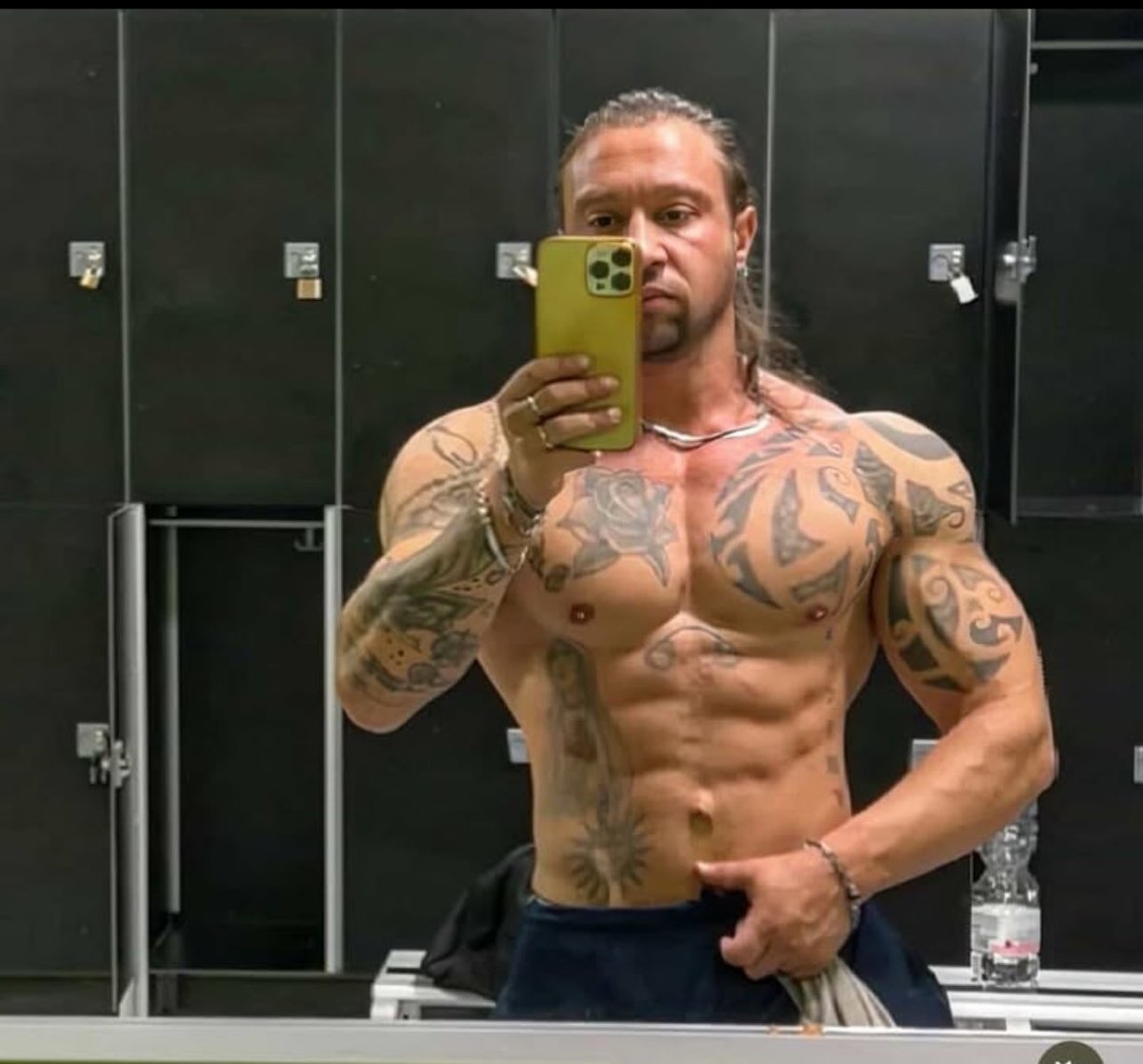 theblondviking's tweet photo. Your gymbro💪 ....OR....your locker room mate 🚿 ? #SugarMommy #LuxuryLifestyle #SpoilMe #SuccessfulWomen #ConfidentMan #AlphaMale #FitMan #ItalianModel https://t.co/9Wb7AoWHKs