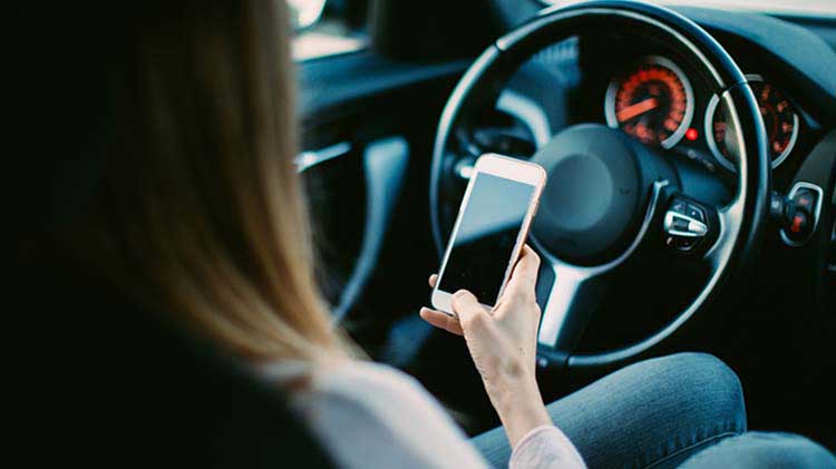StoryStateFarm's tweet photo. Driving distractions endanger drivers, passengers, and pedestrians. Even though texting while driving is one of the most dangerous distractions, it is not the only one. Here are 8 common driving distractions and tips on how you can avoid them. https://t.co/9KXfO2mUZS https://t.co/Lvt8n7U2mV