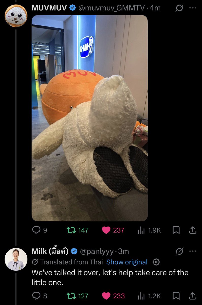 milktomato2's tweet photo. so cute muvmuv got jealous that milk wanted to take care of vimmy 🤭 then she had milk promise her she’s the no.1 as always 😂  

💚: who will abandon the chubby little one ~ 

#GirlRulesSeriesEP10 
#MilkLove #มิ้ลค์เลิฟ https://t.co/CCNcwVlPK3