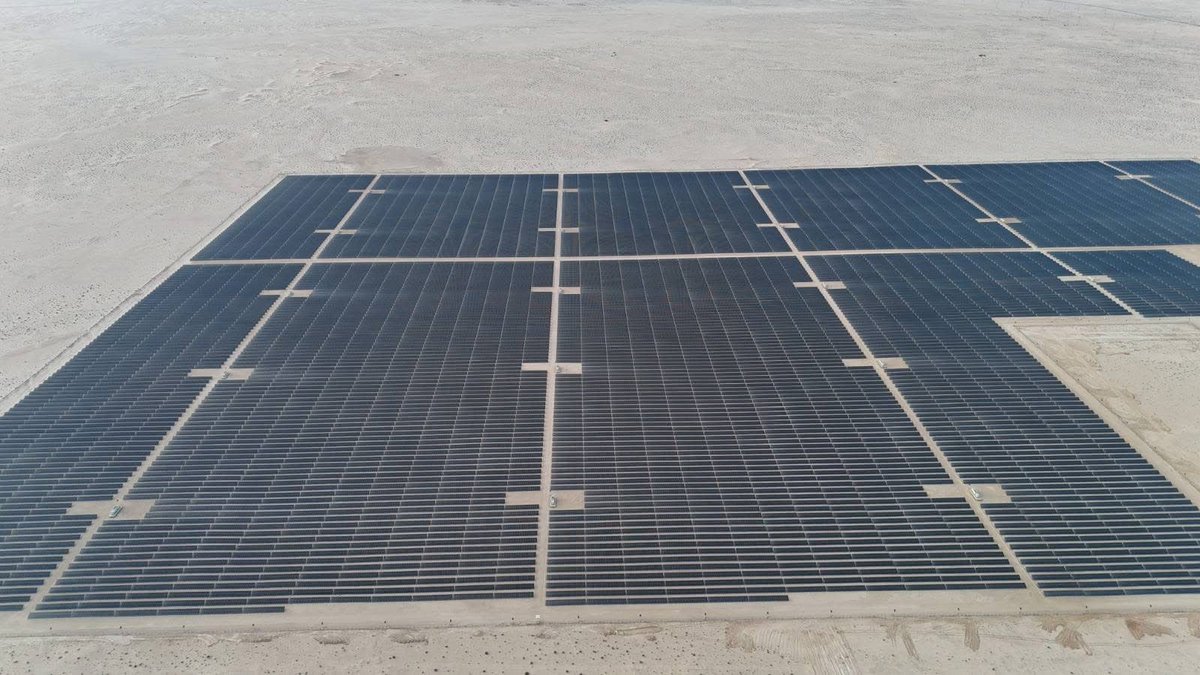 WBigNews's tweet photo. 🟠لمغير🏜، تم تشغيل أول محطة للطاقة الشمسية☀️ بقدرة 200 ميغاواط⚡️. https://t.co/nHGW1FJZWC