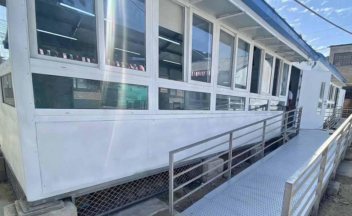 proniedperu's tweet photo. 🏫✨ Pronied, a través de la Unidad Gerencial de Mobiliario y Equipamiento (UGME), realizó la reasignación de 2 aulas modulares a la I.E. N.° 6038 Ollantay, ubicada en San Juan de Miraflores. 🙌📚

#Pronied #UGME #AulasModulares #SanJuandeMiraflores https://t.co/ARaa5TCnKo