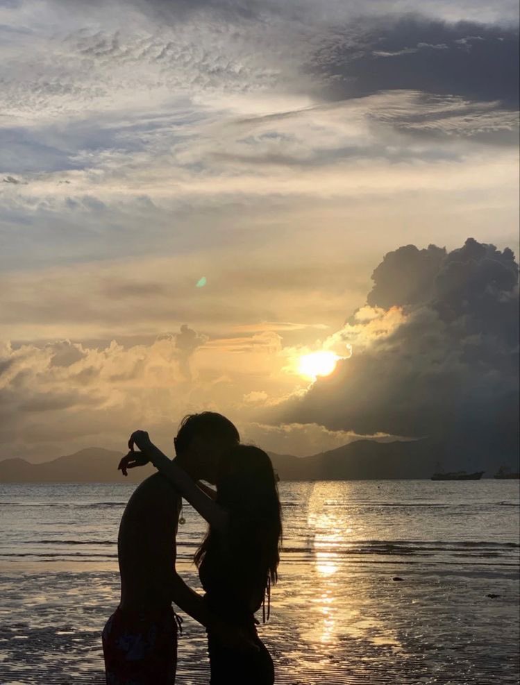 sskylarstone's tweet photo. 𓂃 𓈒𓏸 cr : every summer after - carley fortune https://t.co/226otgUXxh