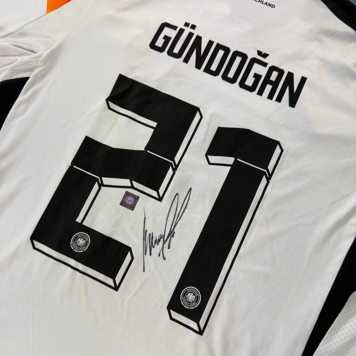 Football Shirts tweet media