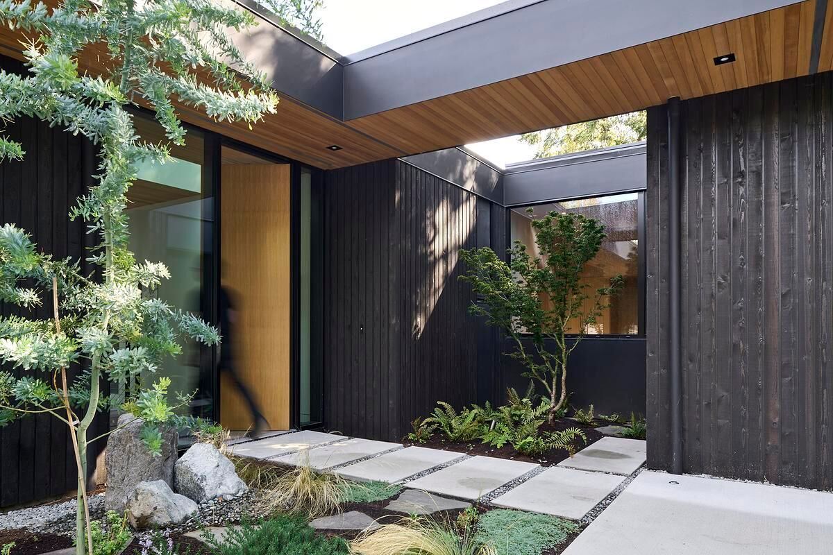 Archello's tweet photo. Layer House by WOVEN Architecture and Design steps through the coastal terrain of British Columbia with a layered composition of cedar, concrete, metal, and expansive glazing.
https://t.co/NdSfYoC3II
#CoastalArchitecture #PassiveDesign #CedarCladding https://t.co/szLQmQNn8c