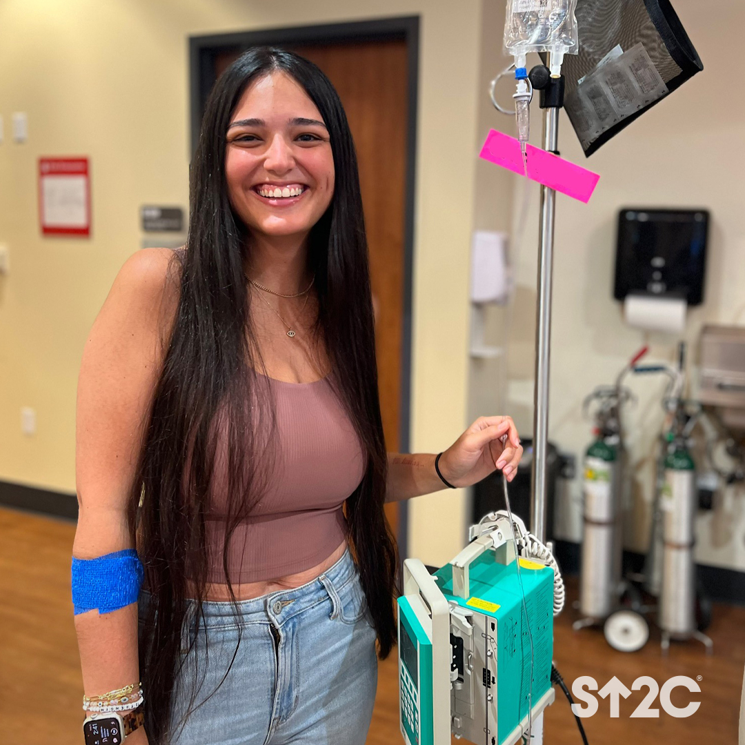 SU2C's tweet photo. Shortly after Jessica was diagnosed with rectal cancer at age 29, her oncologist told her about a #StandUpToCancer-funded clinical trial in which every rectal patient's tumor was completely eliminated by an immunotherapy drug.  

Thanks to this breakthrough trial led by SU2C’s Colorectal Cancer Dream Team, she is now cancer-free. 💛  

Read more of Jessica’s story at https://t.co/IAg8Hvukyb, and donate to support more SU2C research like this for our #DayOfGiving on 5/27: https://t.co/h7PQflWOSi.