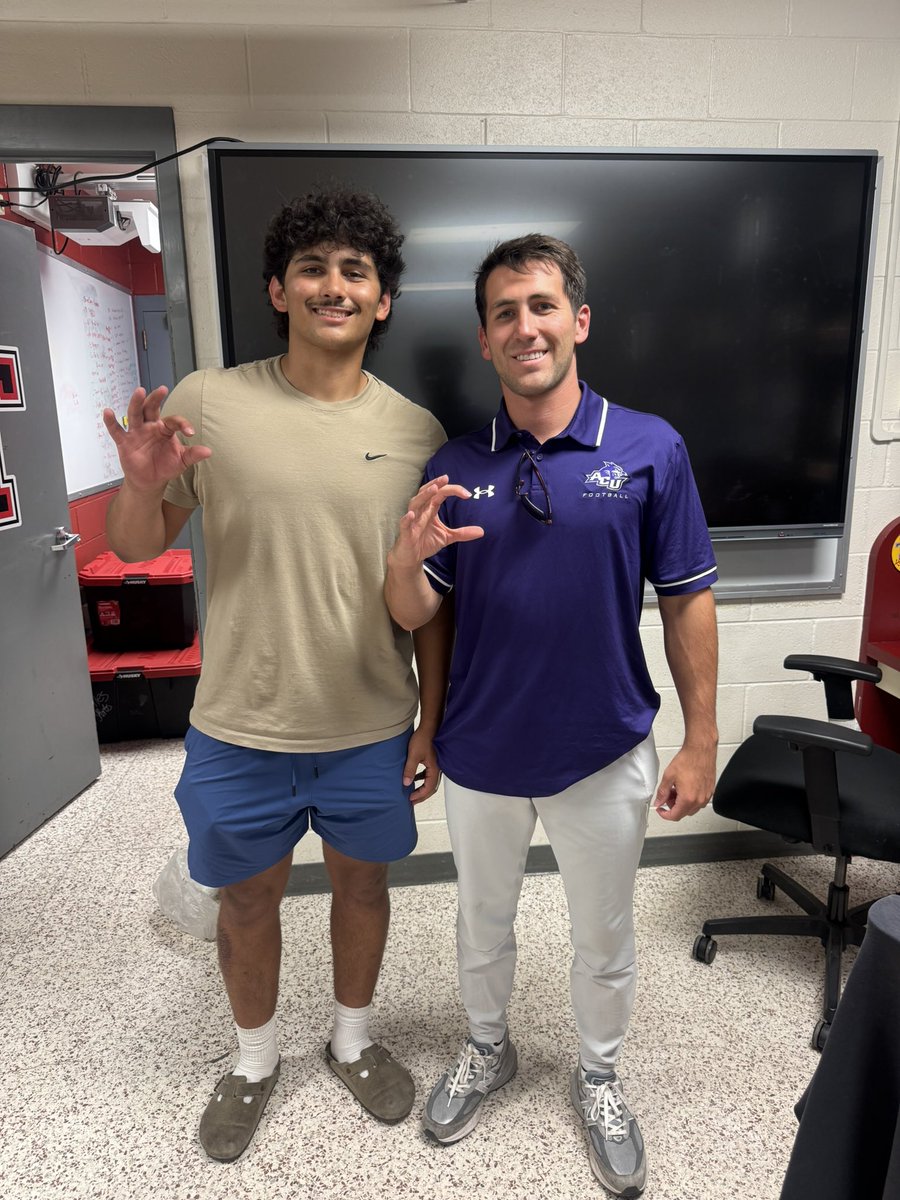 CoenPhillips25's tweet photo. Thank you @CoachJPlunk_  for coming by today to visit with the team and I! I'll see you at camp!
@king_doerue @Coach_BFaske @THS_FB https://t.co/ST1QwOYZBb