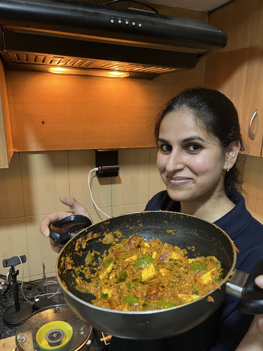 manthan_builds's tweet photo. Chef of the day! ft.Nisha(+Tara obviously)

Kadhai Paneer - 9/10 https://t.co/qDdQBzgvQ6