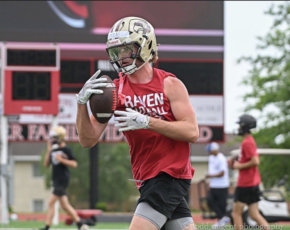 AndrewAustin_3's tweet photo. More pics from the Benedictine camp!
@RavenFootballBC @JoelOsborn_BC @coach_hauser @Throw_2_Win @coach_kmanning https://t.co/osnYtHkQxq