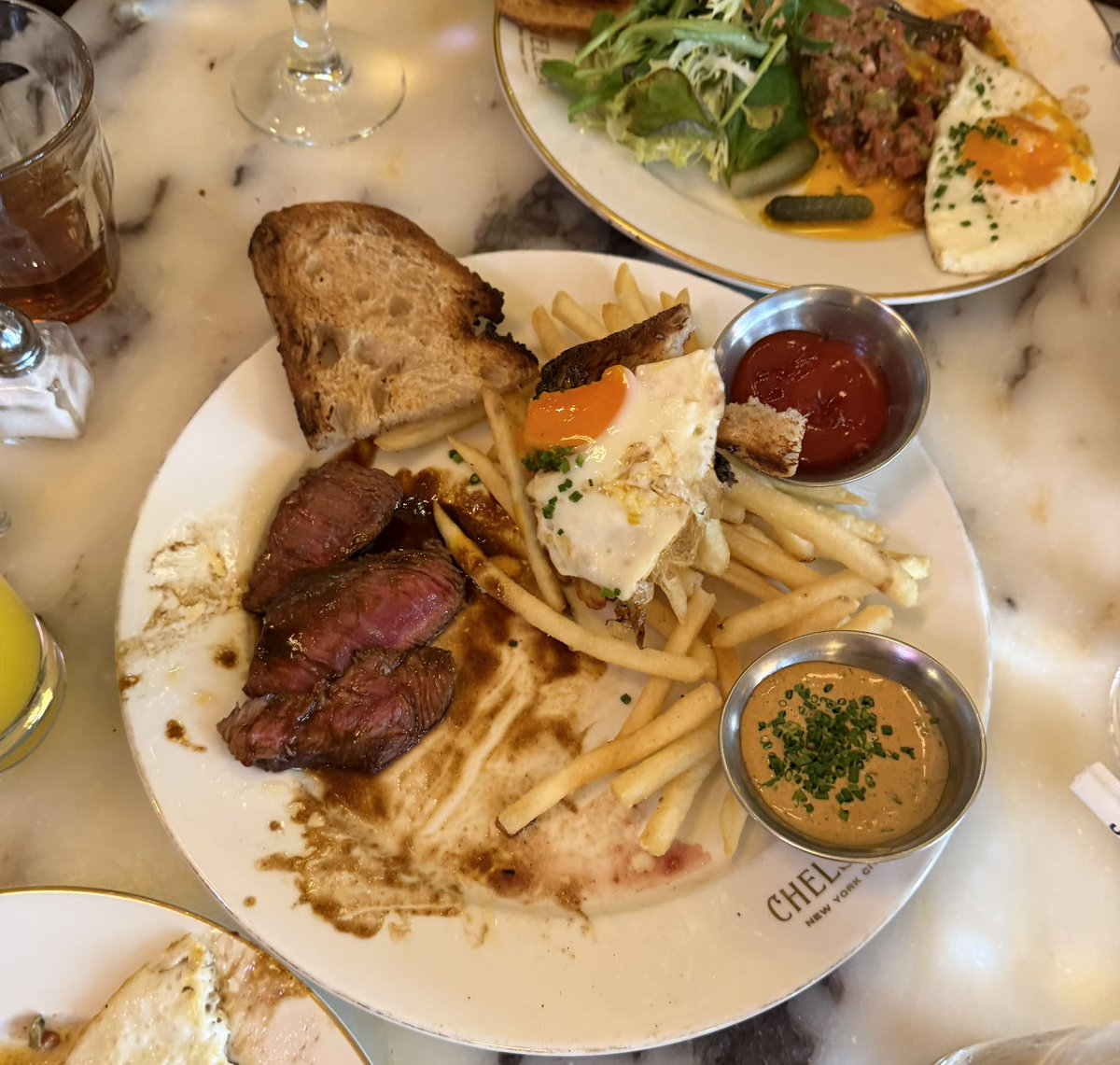 raqisright's tweet photo. My ex-boyfriend bought me lunch and said he would pay for my nose job
I just know if I was fat no one would buy me lunch or a new nose! #skinnyprivilege https://t.co/puAUgQrdKa