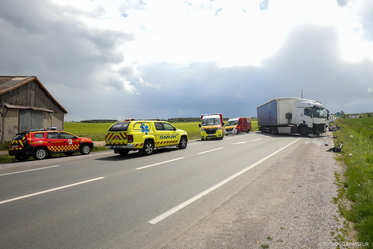 Pompiers60's tweet photo. #Intervention | Désincarcération secteur Ressons-sur-Matz

Cet AM, Les #Pompiers60 sont intervenus sur la D1017 à Cuvilly pour un accident impliquant 1 PL &amp; 1 utilitaire. Le conducteur de l’utilitaire a été désincarcéré avant d’être héliporté médicalisé. https://t.co/5TH3h3kpwu