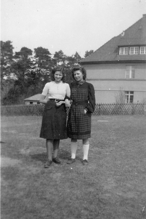 howhigh1337's tweet photo. Вопрос командє знатоков. 

1947 рік, американська зона окупації Німеччини. В країні голод, проте згідно статистики, представники однієї категорії німців змогли набрати вагу: це жінки віком від 20 до 40 років.

Чим можна пояснити цей феномен? https://t.co/xPoSQYwzz5