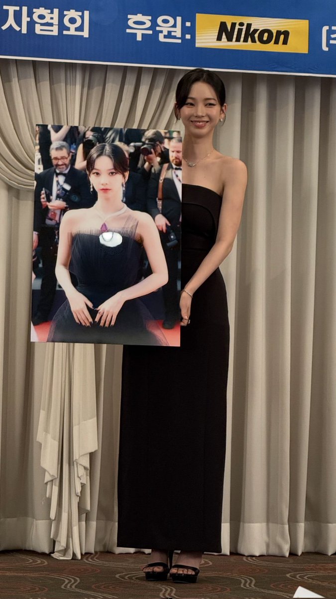 aespaperu's tweet photo. 📹💙 KARINA asiste a los KOPA &amp; Nikon Press Photo Awards, en donde ganó el premio 'Photogenic Photo Award' una foto suya en Cannes.

#aespa #KARINA https://t.co/JBJQQLXgDy