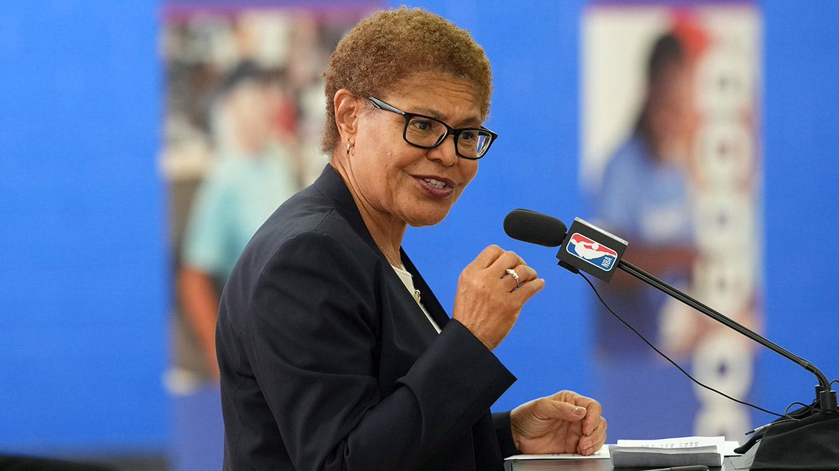 foxnewspolitics's tweet photo. LA Mayor Karen Bass draws fire for proposing taxpayer-funded dental care for meth users, arguing homeless people 'can't succeed without teeth.' Critics say she's treating symptoms while 43,000 people remain on the streets under her watch. https://t.co/ITZelhdtDr