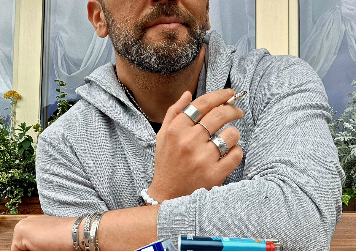 Raziel_cosi's tweet photo. ...non ho voglia di essere "uguale" 
La mia follia rende la mia vita più vera🚬 https://t.co/33FUSQBEdo
