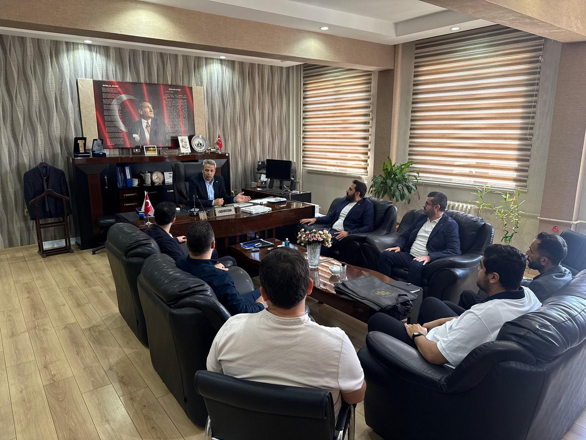 TOBBUrfaGGK's tweet photo. TOBB Şanlıurfa İl Genç Girişimciler İcra Kurulu olarak; Şanlıurfa Ticaret ve Sanayi Odamızın destekleri ve Karaköprü GAP Mesleki ve Teknik Anadolu Lisesi Müdürlüğümüzün katkılarıyla “Girişimcilik Sınıfta Rol Model Günleri” projemizin ilk programını gerçekleştirdik.
Program kapsamında İcra Kurulu üyelerimiz farklı sınıflarda öğrencilerimizle bir araya gelerek iş dünyası, sanayi, üretim kültürü, kariyer planlaması ve iş hayatındaki tecrübelerine ilişkin paylaşımlarda bulundu.
Öğrencilerimizin ortaya koyduğu ilgi, merak ve hedef odaklı bakış açısı bizleri son derece memnun etti.
Üreten, araştıran ve sorumluluk alan gençlerin geleceğin güçlü Türkiye’sinin en önemli yapı taşlarından biri olduğuna inanıyoruz.

@UrfaValiligi @sanliurfammem63 @sanliurfatso @mdoganyetim @mf_yildiztekin @Msuphikarakus @tobb_ggk @TOBBiletisim @RHisarciklioglu