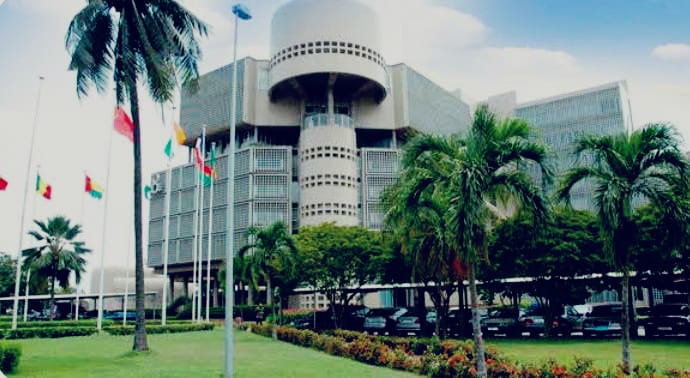 dambe_kombate's tweet photo. 🇹🇬
Hub #diplomatique et #institutionnel ; unique en Afrique de l'Ouest...

#Lomé abrite le siège de la Banque ouest-africaine de développement (#BOAD) et de la Banque d'investissement et de développement de la CEDEAO (#BIDC).

Aucune autre capitale de la sous-région ne concentre ces deux institutions régionales majeures.

Fierté !