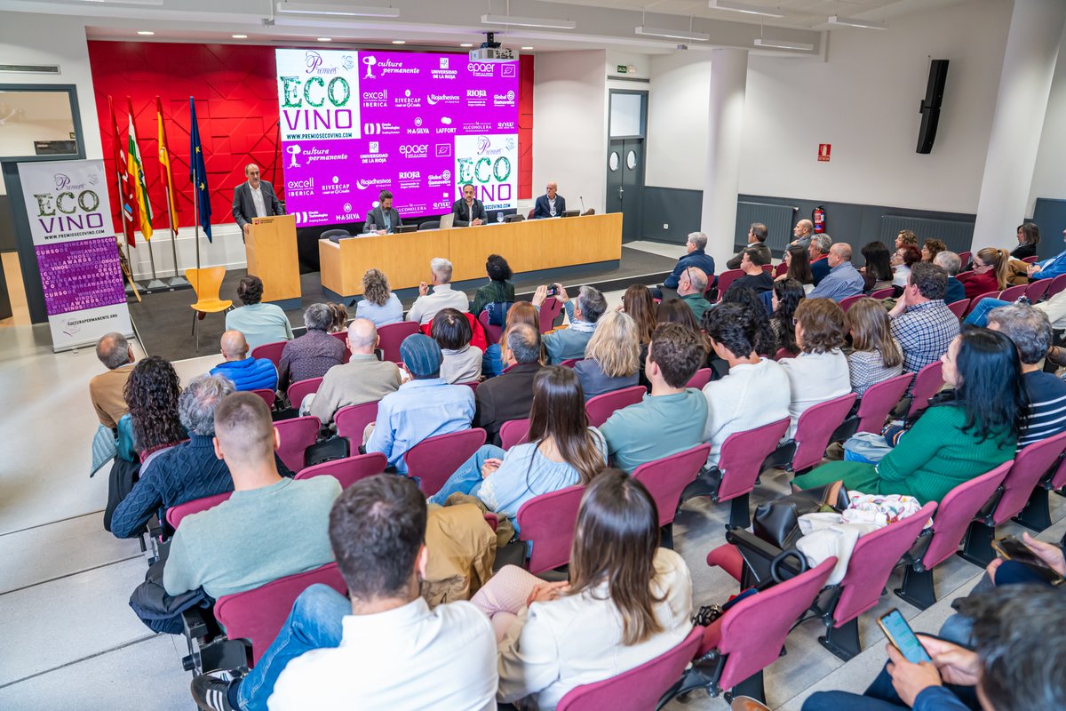 unirioja's tweet photo. 📸La UR fue el escenario, el pasado viernes, de la entrega de los 🏆XVII Premios Ecovino @PEcovino al que concurrieron 285 vinos de 36 zonas de producción.

🗺️Por regiones vitícolas, DOCa Rioja lidera el palmarés con 30 trofeos, por delante de Manchuela, Cava, Toro, Utiel-Requena, Yecla, Eivissa-Ibiza, Castilla y Navarra.

🍷Mejor Ecovino Sin Sulfitos Añadidos Bagordi Tinto Sin Sulfitos 2025
🍷Premio Rivercap al Mejor Ecodiseño Pintablanca 2024, de Bodegas Lazo. 
🍷Premio Riojadhesivos al Mejor Diseño de Etiqueta Vega Vella Blanco 2025, de Cornelio Dinastía @Bodegascornelio
🍷Premio a la Excelencia Medioambiental Asociación Subsierra, que recibirá la ‘txapela’ honorífica.
🍷El mejor vermut VRMT 2018 de Bodegas Robles @bodegasrobles
🍷EcoMosto de Oro para el Most Flor de Monastrell 2025, de Llopart @llopart1887 
🍷El EcoVinagre de Oro se lo ha llevado el Vinagre de Vino Ecológico 2022 de GOYVAL @goyval
🍷J. García Carrión ha obtenido un Oro por su Sangría Orgánica.

▶️La tradicional cata popular tendrá lugar el 5 de junio en Logroño
🥇El palmarés completo puede consultarse en https://t.co/h6b780BGNj

Todas las imágenes te las puedes descargar desde aquí👇
https://t.co/4bIoGcZYuv
