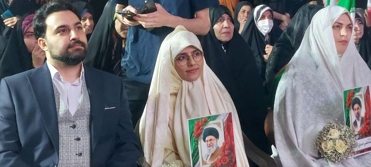 jojo_mamadi's tweet photo. شروع جشن عروسی #زوجهای_جانفدا در میادین 
آغازی ساده وبدون تجملات همراه بادعاو عاقبت بخیری دسته جمعی مردم حاضر https://t.co/OiBYs2n5gb