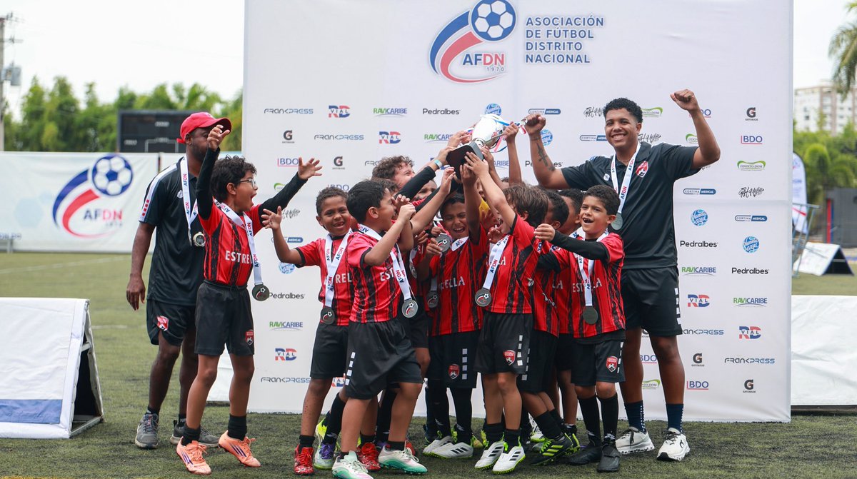 afdndo's tweet photo. ¡Un partido potente y lleno de emociones en la Final Categoría U8! ⚽️🤩✨

🏆 Campeones: Barca Academy RD 
🥈  Subcampeones: Escuela Bauger https://t.co/jKba8muHwD