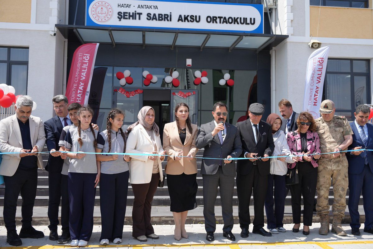 TurkavHatay's tweet photo. TÜRKAV İl Başkan Yardımcımız Turan Aksu'nun ağabeyi, 1988 yılında görev esnasında şehit düşen Hava Pilot Üsteğmen Şehit Sabri Aksu'nun isminin veriildiği okulun açılış programına katılım sağladık https://t.co/StgeJV7C2b