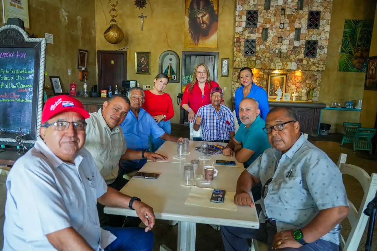 PRDesPanama's tweet photo. 📍 Chame 🇵🇦

El Comité Ejecutivo Nacional continúa recorriendo el país y llegando a cada comunidad para seguir fortaleciendo al PRD desde el territorio y junto a su gente.

En Chame compartimos junto a alcaldes, representantes y compañeros comprometidos con el trabajo y la unidad https://t.co/ED9y8xXeuN