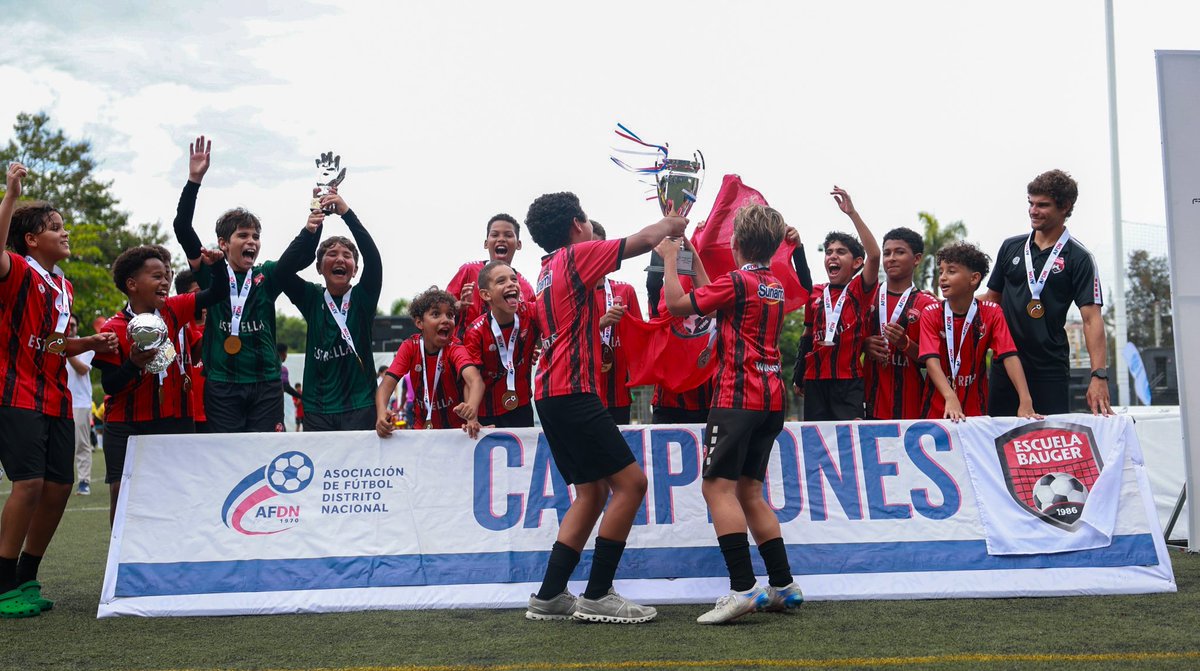afdndo's tweet photo. ¡Un partido potente y lleno de emociones en la Final Categoría U12! ⚽️🤩✨

🏆 Campeones: Escuela Bauger 
🥈  Subcampeones: Santa Fe FC https://t.co/q8p4gSzyXg