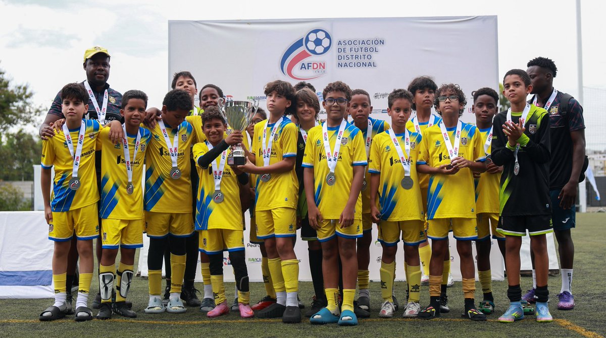 afdndo's tweet photo. ¡Un partido potente y lleno de emociones en la Final Categoría U12! ⚽️🤩✨

🏆 Campeones: Escuela Bauger 
🥈  Subcampeones: Santa Fe FC https://t.co/q8p4gSzyXg