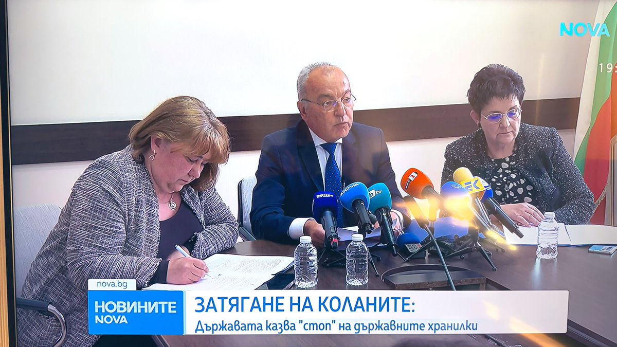 MnogoZle's tweet photo. Тримата топ икономисти на Републиката, които ще чокат жълтопаветния планткон с още 157€ удръжки на заплатата, че 1100€ са малко и няма за увеличение на калинките в администрацията
*двете були не знам какъв колан могат да затегнат … https://t.co/8p7OBjiHtC