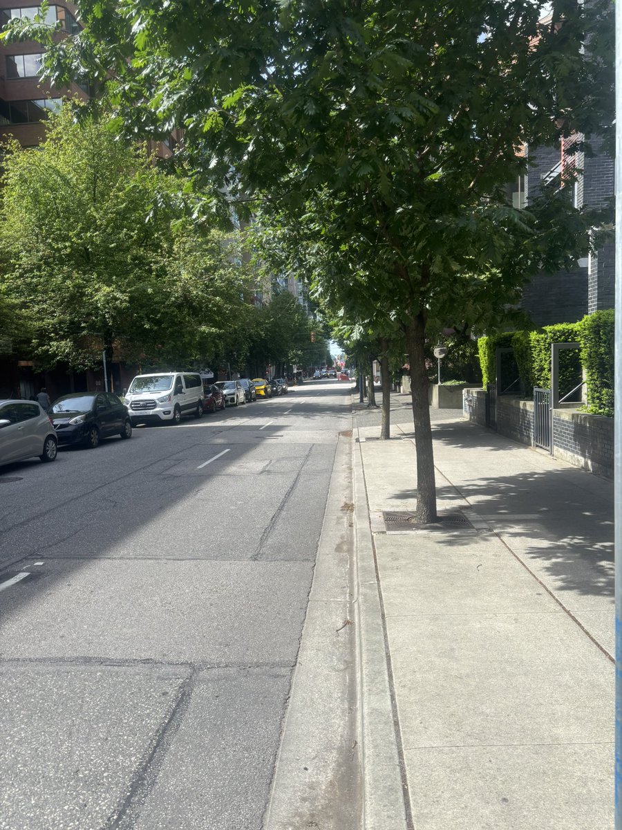 PacificSoundYVR's tweet photo. Hornby streets hitting different this morning — deep green canopy, quiet sidewalks, and that easy long-weekend flow. Sun’s carving perfect shadows between the towers and trees. Nothing beats these peaceful delivery runs through Vancouver’s downtown pockets. 🌳☀️🚛
#YVR #HornbyVancouver #PacificSoundYVR