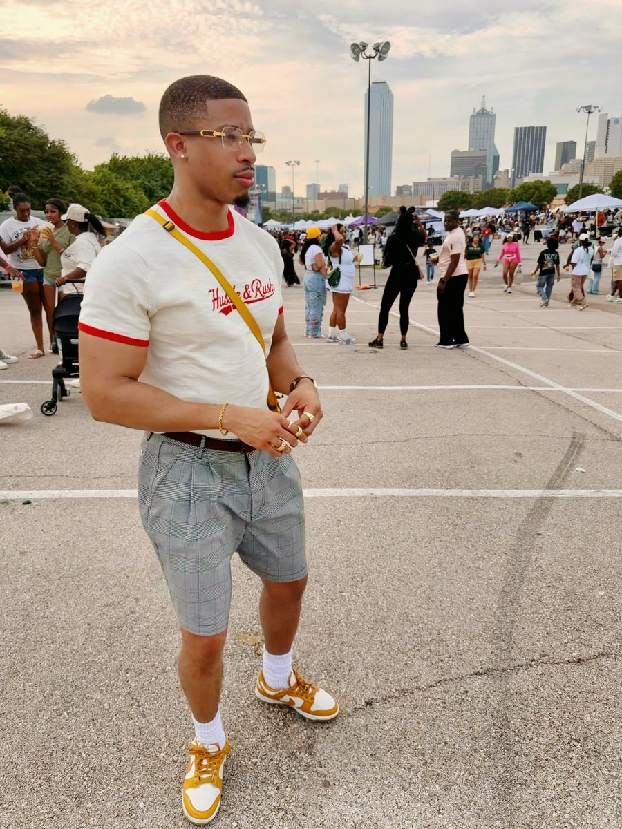 LifeOfMonn's tweet photo. Made you look. 😏❤️ #Dallas #Lifestyle #SundayFunday #Stylist https://t.co/rrvEGvGR21