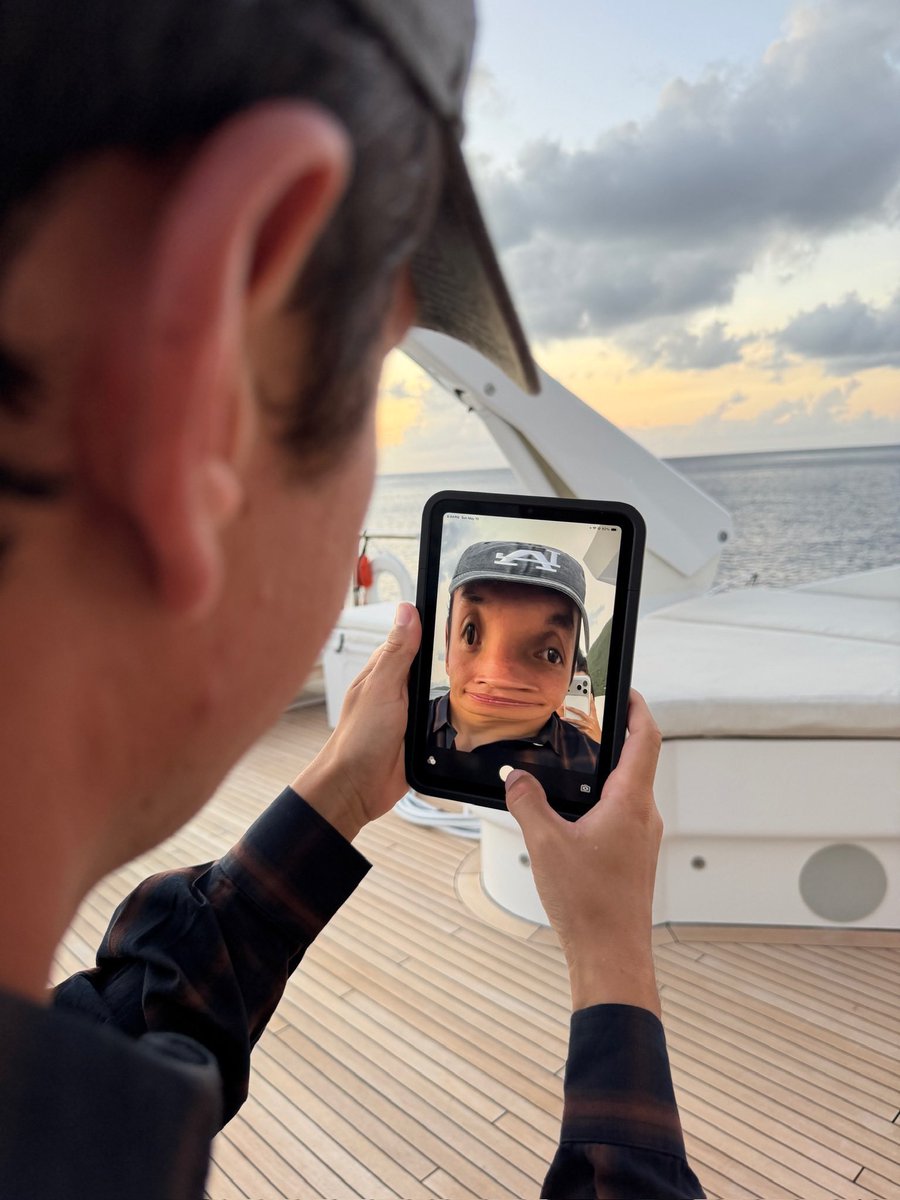 leclercize's tweet photo. ipad kid final boss https://t.co/s8GAmeu4v0