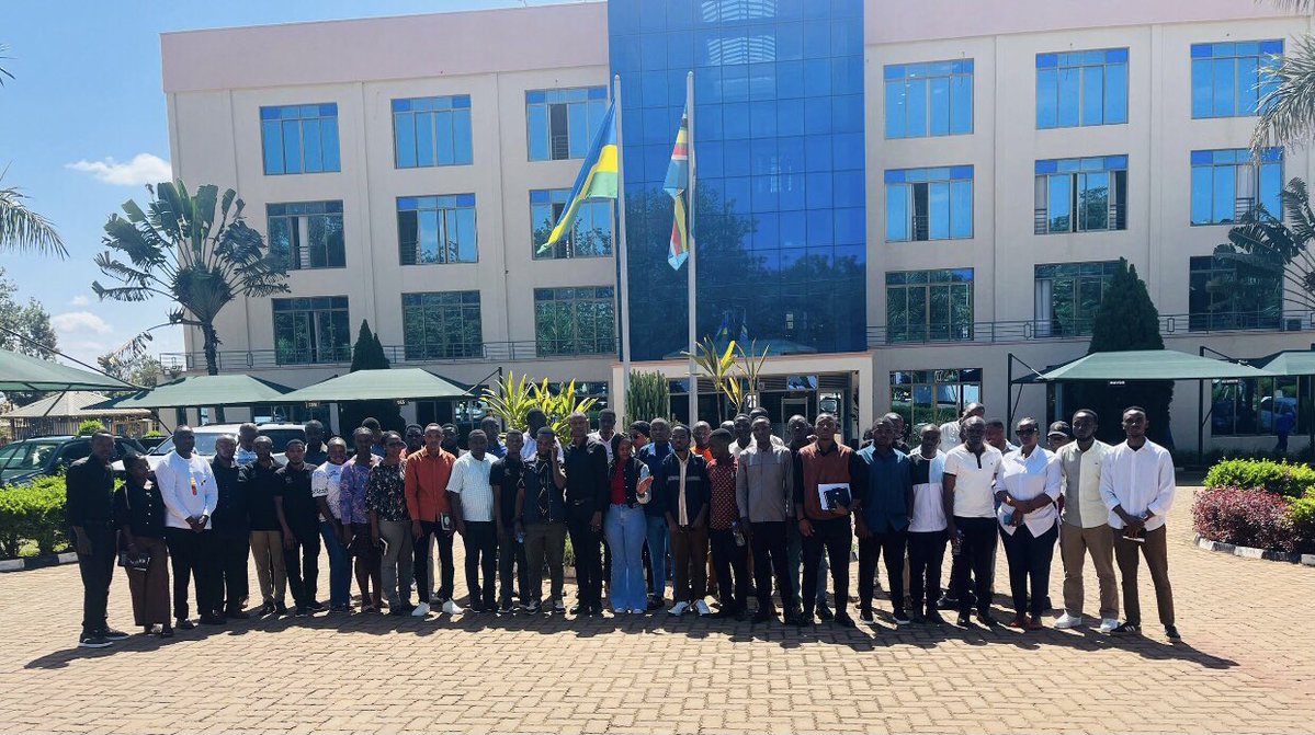 Rubavu_NYC's tweet photo. #URUBYIRUKO_TURASHIMA Ni gahunda itegurwa n’Urubyiruko rwo mukarere ka @BugeseraDistr  ifatanya Ministeri @RwandaLocalGov muri gahunda ya #Peer_learning aho Urubyiruko rwo mukarere ka @RubavuDistrict rwasuye bimwe mubikorwa byakozwe n’urubyiruko rwa Bugesera…ndetse n’udushya🤛🏽 https://t.co/J9GFlRVgg9