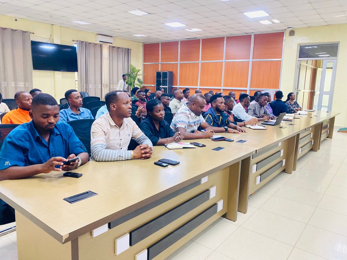 Rubavu_NYC's tweet photo. #URUBYIRUKO_TURASHIMA Ni gahunda itegurwa n’Urubyiruko rwo mukarere ka @BugeseraDistr  ifatanya Ministeri @RwandaLocalGov muri gahunda ya #Peer_learning aho Urubyiruko rwo mukarere ka @RubavuDistrict rwasuye bimwe mubikorwa byakozwe n’urubyiruko rwa Bugesera…ndetse n’udushya🤛🏽 https://t.co/J9GFlRVgg9