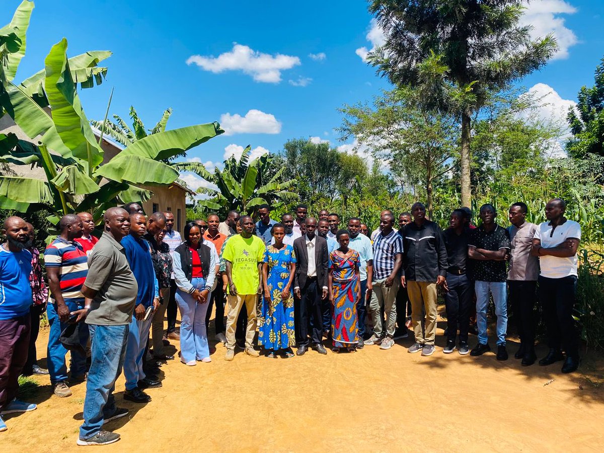 Rubavu_NYC's tweet photo. #URUBYIRUKO_TURASHIMA Ni gahunda itegurwa n’Urubyiruko rwo mukarere ka @BugeseraDistr  ifatanya Ministeri @RwandaLocalGov muri gahunda ya #Peer_learning aho Urubyiruko rwo mukarere ka @RubavuDistrict rwasuye bimwe mubikorwa byakozwe n’urubyiruko rwa Bugesera…ndetse n’udushya🤛🏽 https://t.co/J9GFlRVgg9