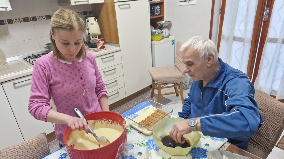 smilingPamPam's tweet photo. #Tiramisù in progress by #Babbo & #Sister... e io?🤗
Magnooooo!😋😋😋 https://t.co/JbgzzqMhp6