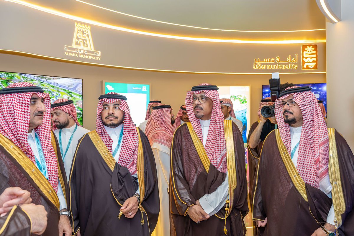 Alahsamun's tweet photo. أمين الأحساء م.عصام الملا في جولة على جناح #المملكة_في_باكو 
ضمن المنتدى الحضري العالمي الثالث عشر 

للاطلاع على أبرز المبادرات والمشاريع الحضرية التي تعكس مستقبل المدن الحديثة والإسكان المستدام.

#أمانة_الأحساء 
 #WUF13
#SaudiAtBaku https://t.co/nBSzB0aQat