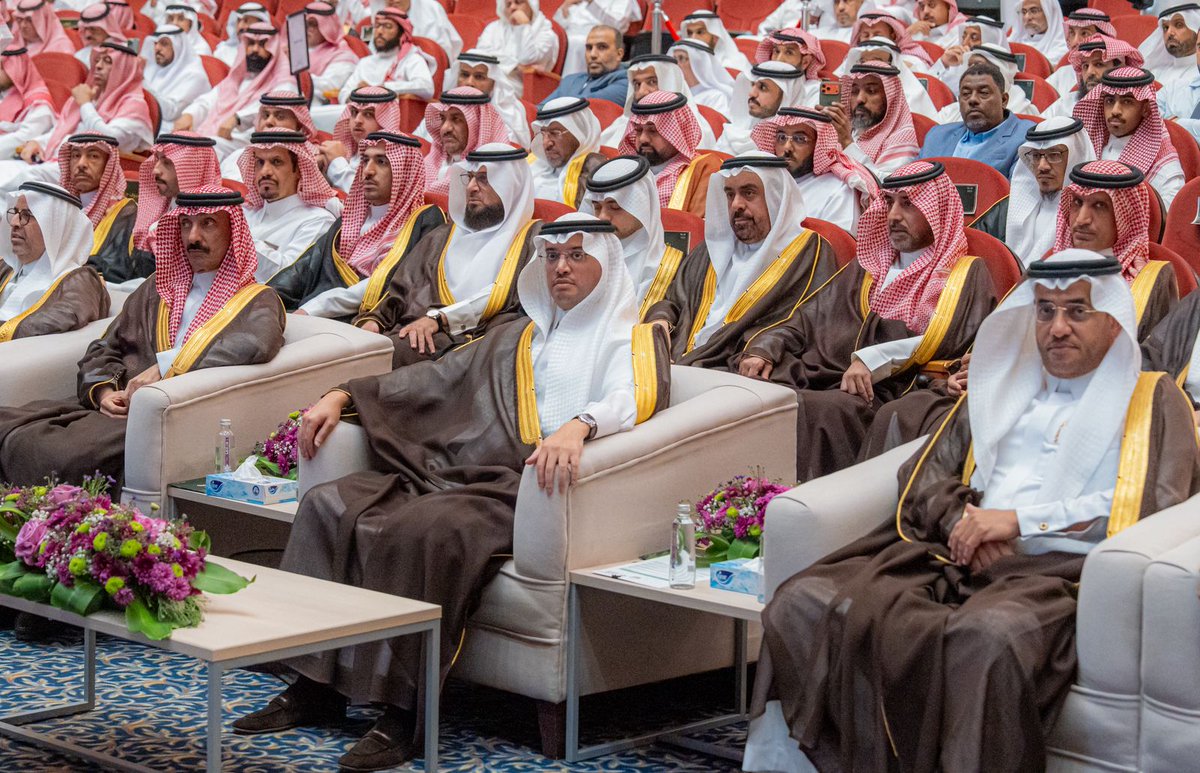 qbs1434's tweet photo. تحت رعاية سمو أمير المنطقة الشرقية الأمير سعود بن نايف، وبحضور محافظ الأحساء الأمير سعود بن طلال.
اختتمت جمعية "قبس" مبادرتها "فصيح هجر" بشراكة مع تعليم الأحساء، ونهنئ أبناءنا وبناتنا الفائزين والفائزات 🎓
وذلك لتمكين المبدعين وبناء الشخصية القيادية عبر الكلمة، تحقيقًا لمستهدفات رؤية 2030 🇸🇦  
#الأحساء #الشرقية