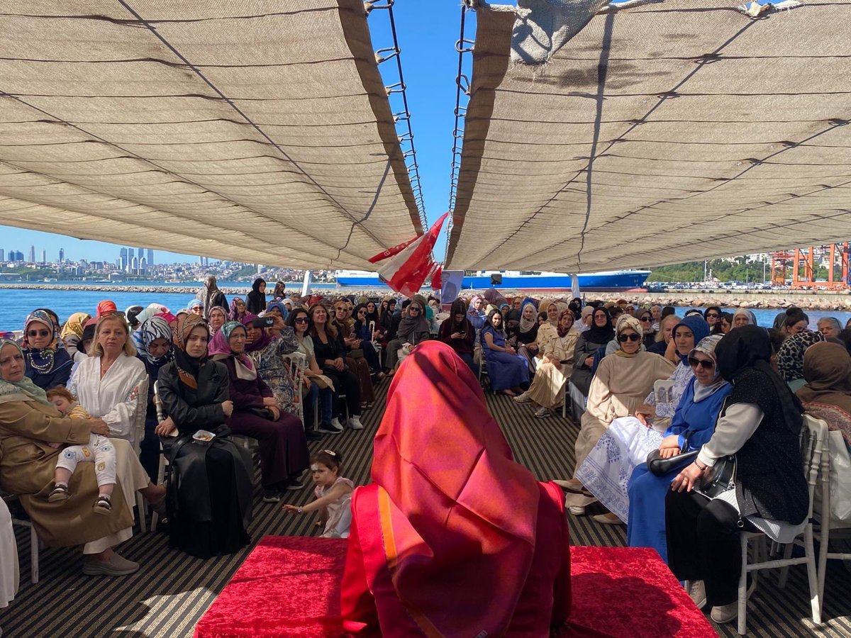 btpistkadinkol's tweet photo. BTP İstanbul kadın kolları olarak anneler günü için boğazda bir araya geldik🌸. Teşrifleri için genel başkanımızın kıymetli eşi Betül Baş hanım’a,kadın kollarından sorumlu genel başkan yardımcısı @SecilMumcuoglu ‘na, İstanbul kadın kolları başkanımız @EliffOdaman’ a teşekkürler. https://t.co/X4z895MFVY