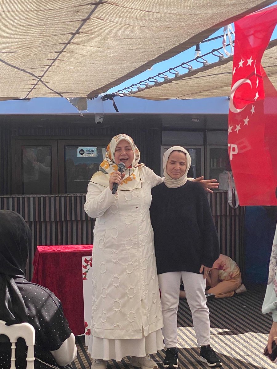 btpistkadinkol's tweet photo. BTP İstanbul kadın kolları olarak anneler günü için boğazda bir araya geldik🌸. Teşrifleri için genel başkanımızın kıymetli eşi Betül Baş hanım’a,kadın kollarından sorumlu genel başkan yardımcısı @SecilMumcuoglu ‘na, İstanbul kadın kolları başkanımız @EliffOdaman’ a teşekkürler. https://t.co/X4z895MFVY