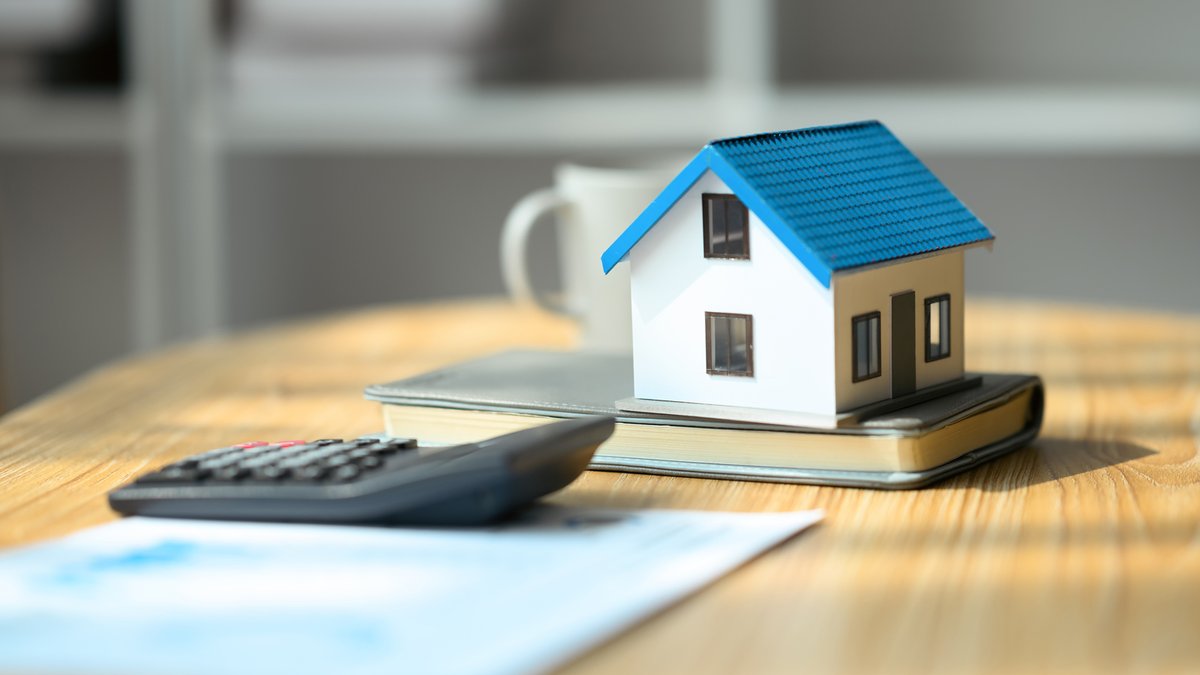 CHFA's tweet photo. Down payment assistance is essential for many people buying a home right now. Learn about the growing number of people receiving this assistance and how it may be an option for you in this month’s edition of Your Road Home. https://t.co/yPSr8qH5x0 https://t.co/pWTPMCSjJY